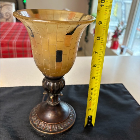 Vintage Ting Shen Mosaic Table Lamp With An Amber Shade and Bronze Metal Base - Picture 7 of 7